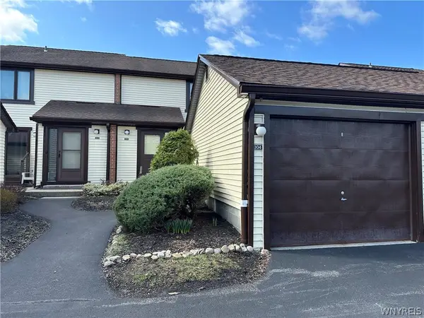 304 Charlesgate Circle, Amherst, NY 14051