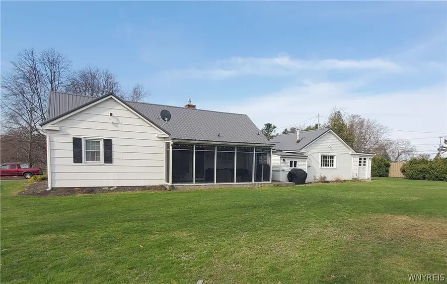 6097 Eckhardt Road, Lake View, NY 14085 - #2