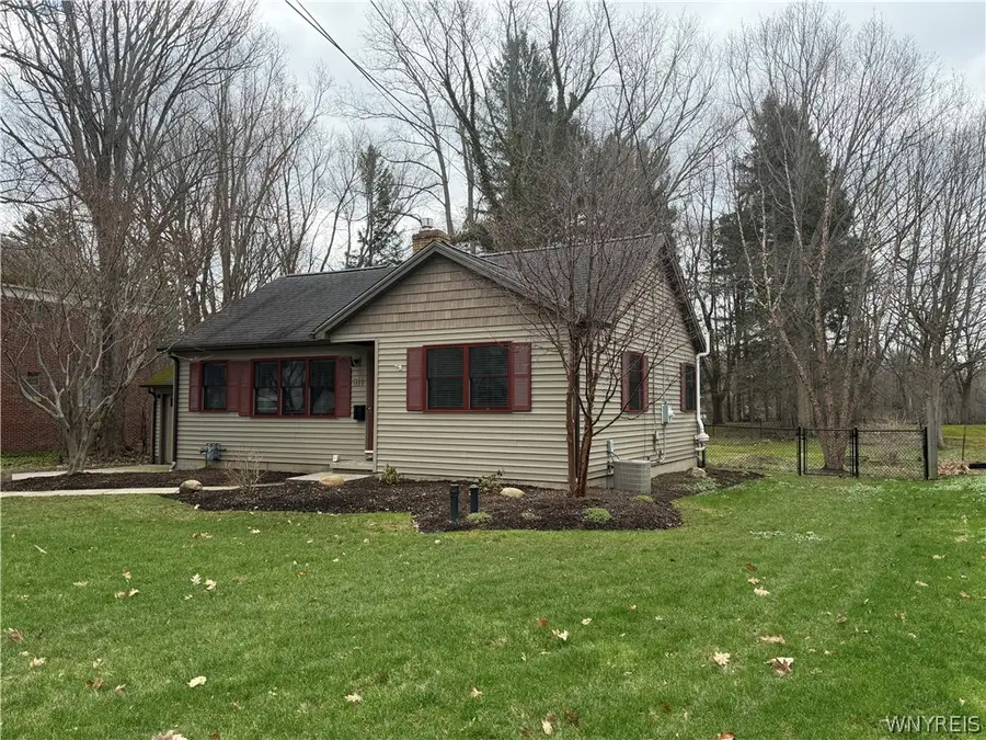 811 Lawrence Avenue, East Aurora, NY 14052 - #2