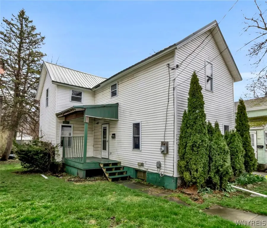 709 Gwinn Street, Medina, NY 14103 - #3
