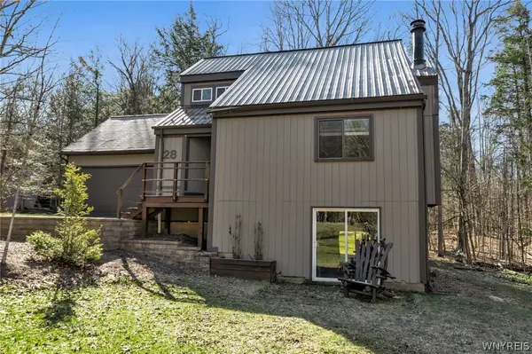 28 Woodstock Road, Glenwood, NY 14069