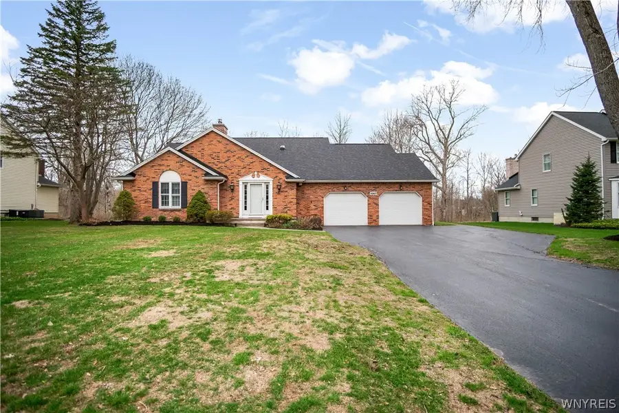 4660 Oakwood Lane, Clarence, NY 14031 - #2