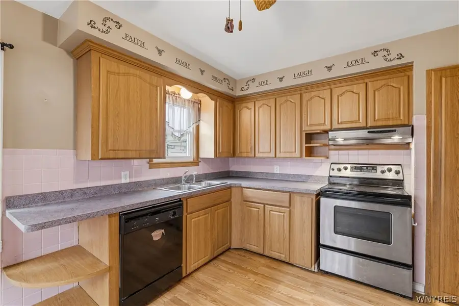 668 77th Street, Niagara Falls, NY 14304 - #3