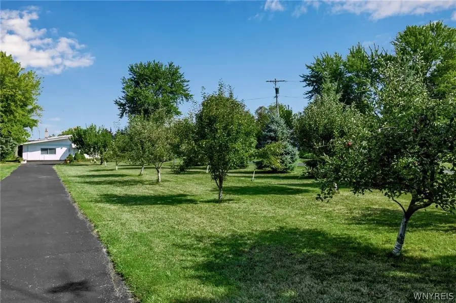 2477 Lake Road, Ransomville, NY 14131 - #2