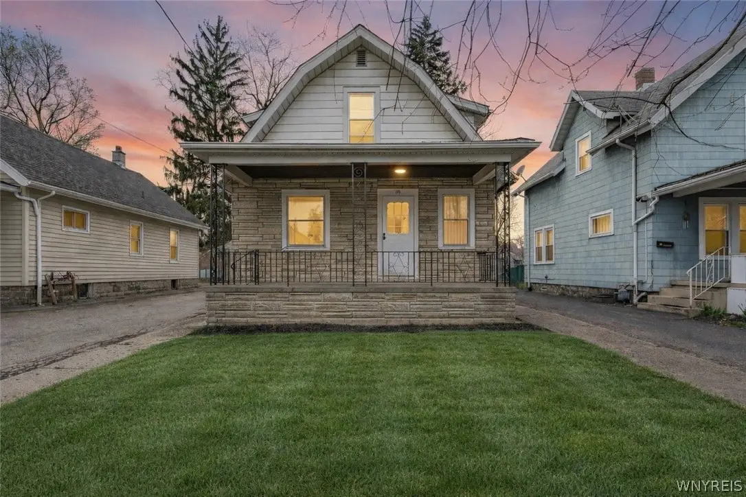 216 74th Street, Niagara Falls, NY 14304 - #1