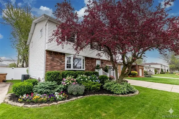 13 Grand Prix Drive, Buffalo, NY 14227