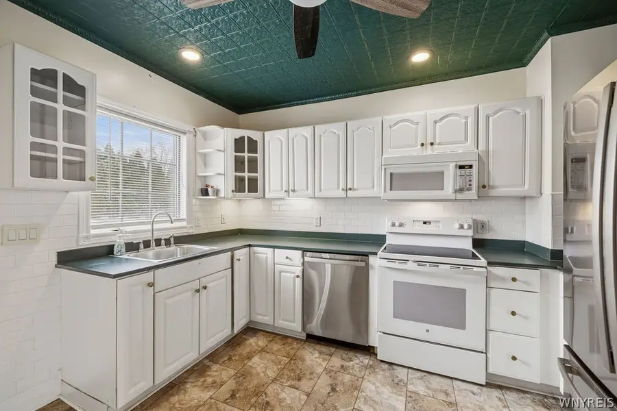 633 Locust Street, Lockport, NY 14094 - #2