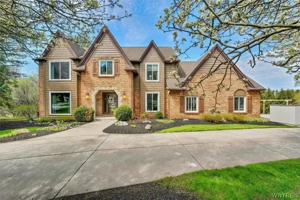 12 Fox Chapel Drive, Orchard Park, NY 14127