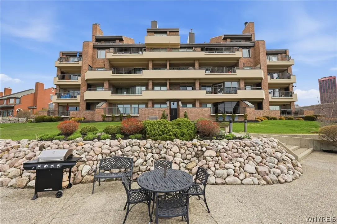 40 Waterfront Circle #406, Buffalo, NY 14202 - #1