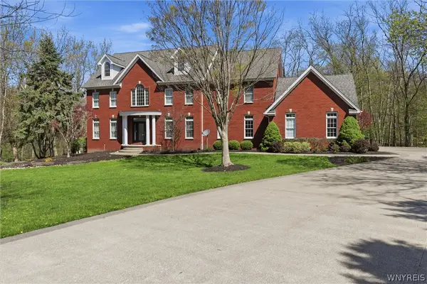 16 Woodstream Trail, Orchard Park, NY 14127