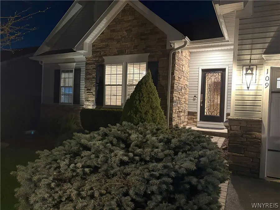 109 Shire Way, Camillus, NY 13031 - #3