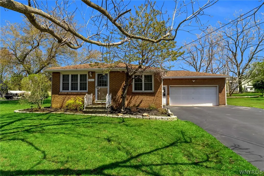 5065 Salt Rd, Clarence, NY 14031 - #1