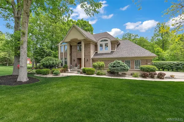 330 Deerwood Lane, Grand Island, NY 14072