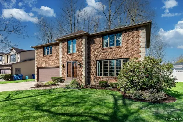 26 Heritage Rd W, Williamsville, NY 14221
