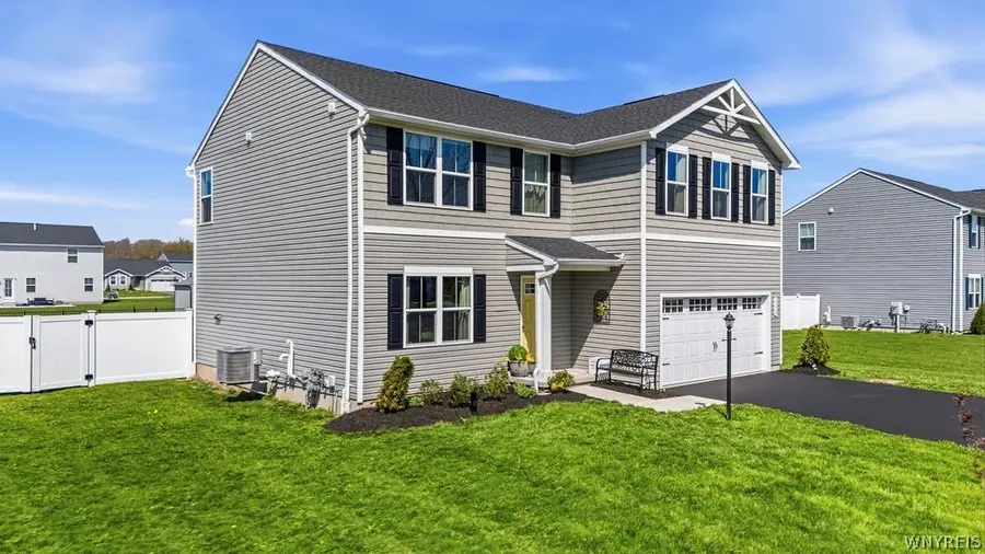 6228 Hoover Road, Sanborn, NY 14132 - #2