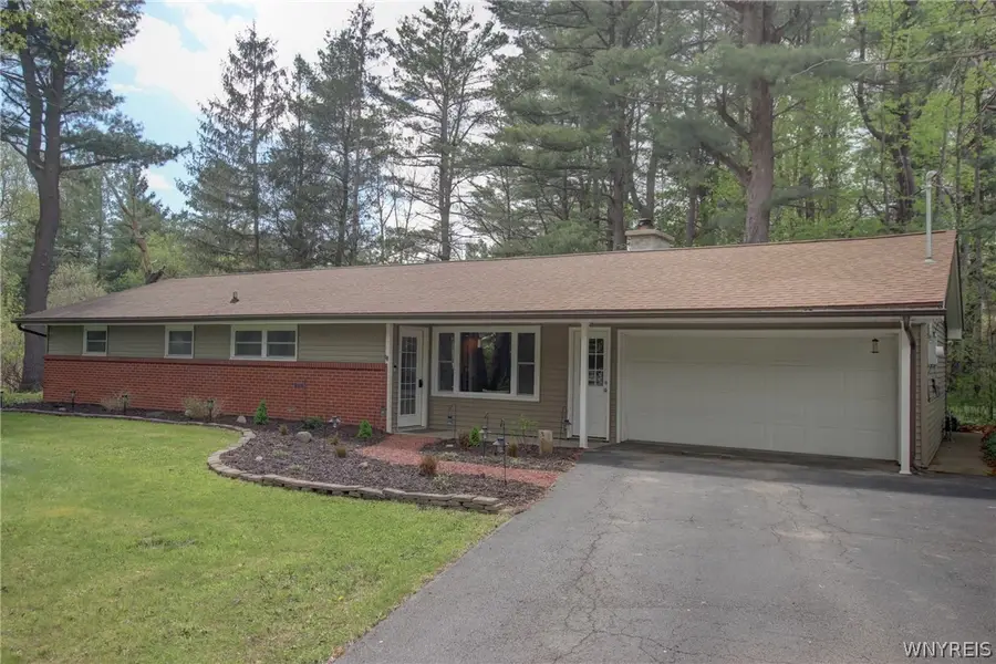 215 Greenwood Drive, East Aurora, NY 14052 - #2