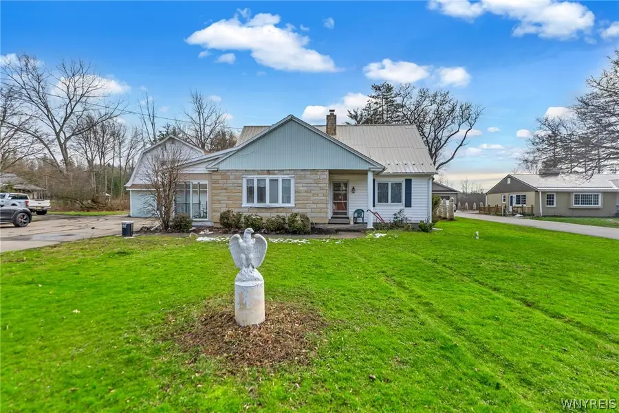 6105 Newton Road, Orchard Park, NY 14127 - #2