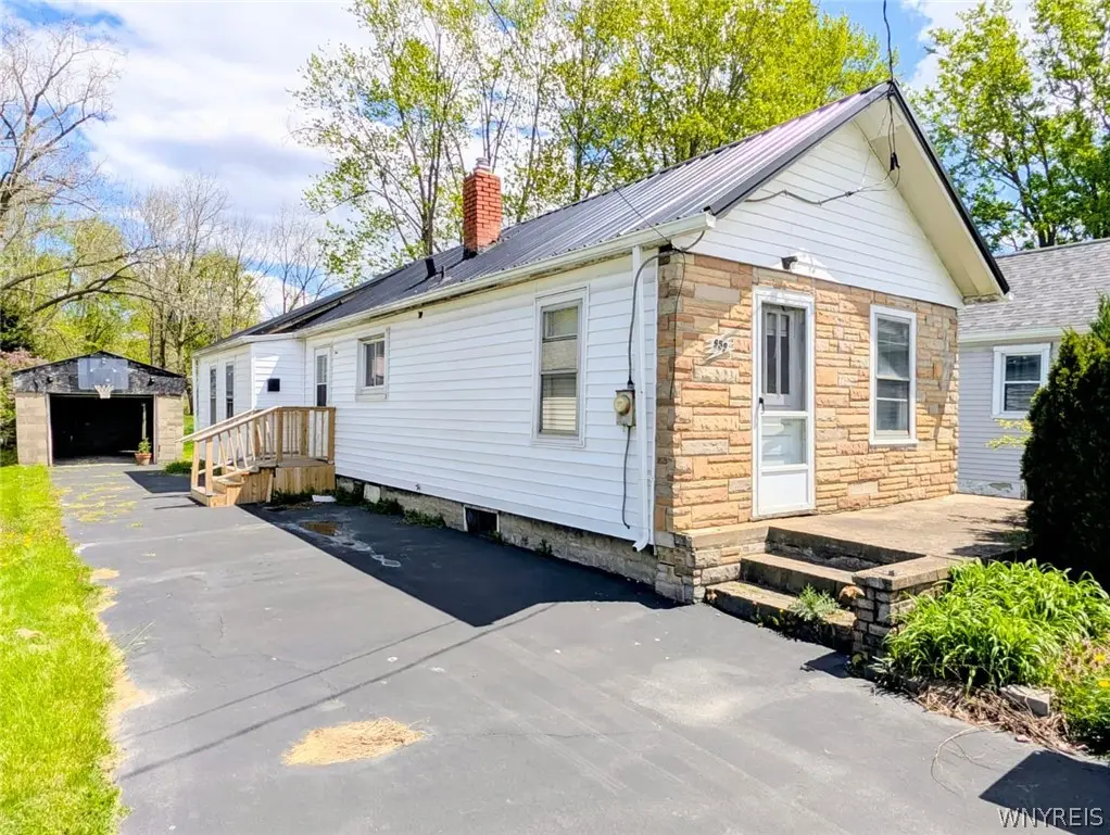 959 N Erie Avenue, North Tonawanda, NY 14120 - #1