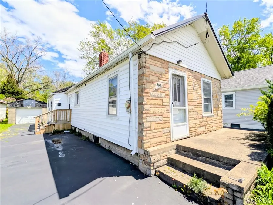 959 N Erie Avenue, North Tonawanda, NY 14120 - #2