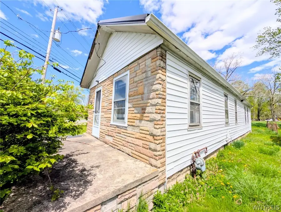 959 N Erie Avenue, North Tonawanda, NY 14120 - #3