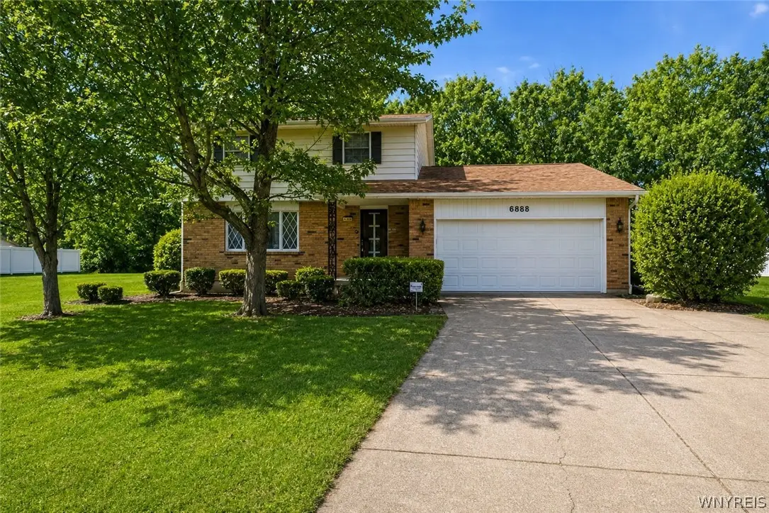 6888 Joanne Circle N, Niagara Falls, NY 14304 - #1