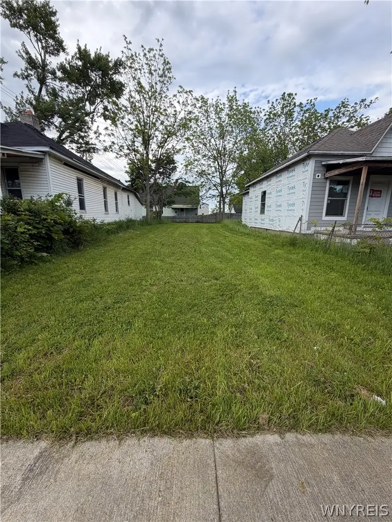 1304 Garden Avenue, Niagara Falls, NY 14305 - #1