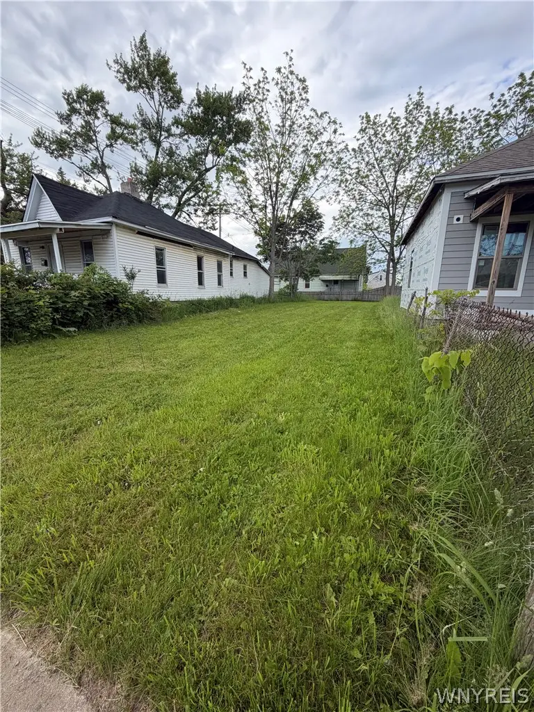 1304 Garden Avenue, Niagara Falls, NY 14305 - #2