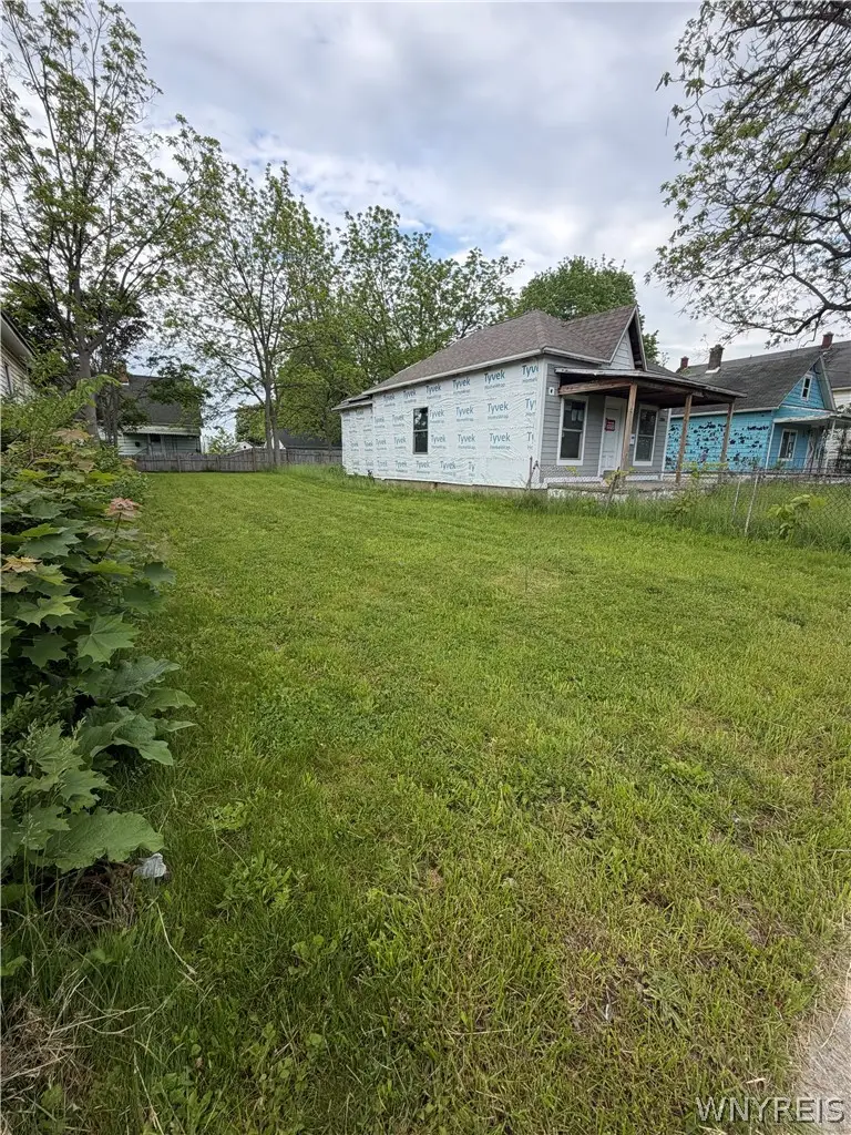 1304 Garden Avenue, Niagara Falls, NY 14305 - #3