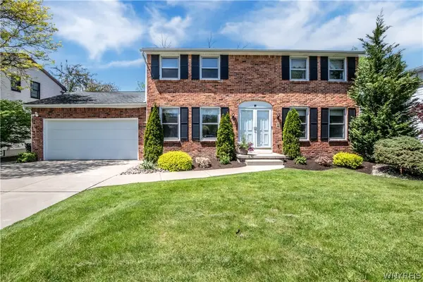 74 Heritage Road W, Williamsville, NY 14221