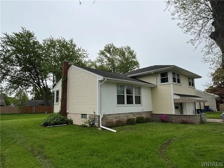 13 Eisenhower Drive, Lockport, NY 14094 - #2