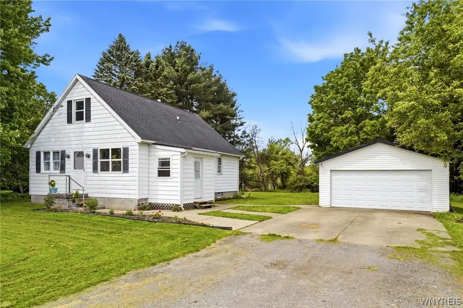 910 Girdle Road, East Aurora, NY 14052 - #2