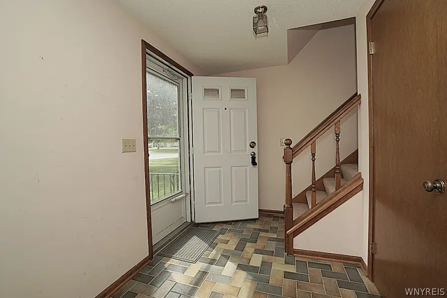 57 Wimbledon Lane, West Seneca, NY 14224 - #2