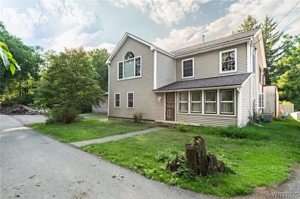 7 Division Street, Bowmansville, NY 14026