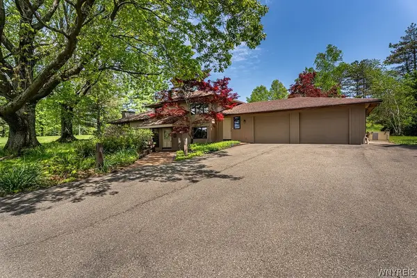 6787 Chestnut Ridge Road, Orchard Park, NY 14127