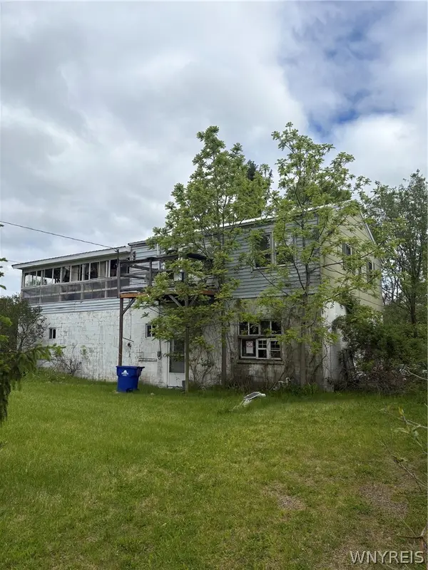 1245 Saunders Sett Road, Niagara Falls, NY 14305