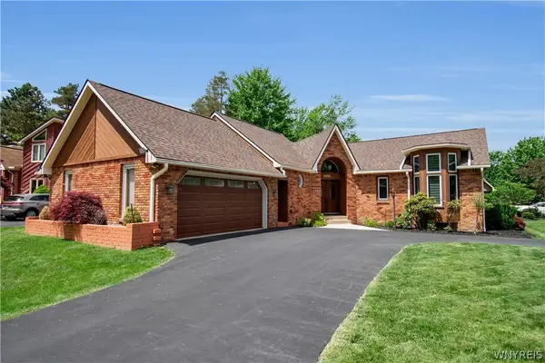6076 Wellesley Cmn, East Amherst, NY 14051