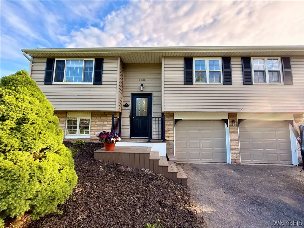 8300 Redwing Drive, Liverpool, NY 13090 - #1