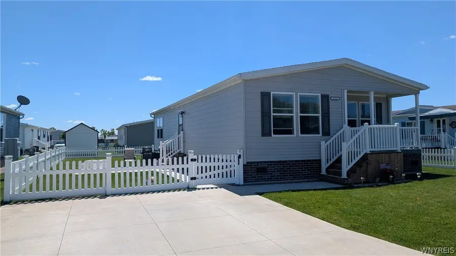 4216 Mohawk Pkwy, Niagara Falls, NY 14304 - #2