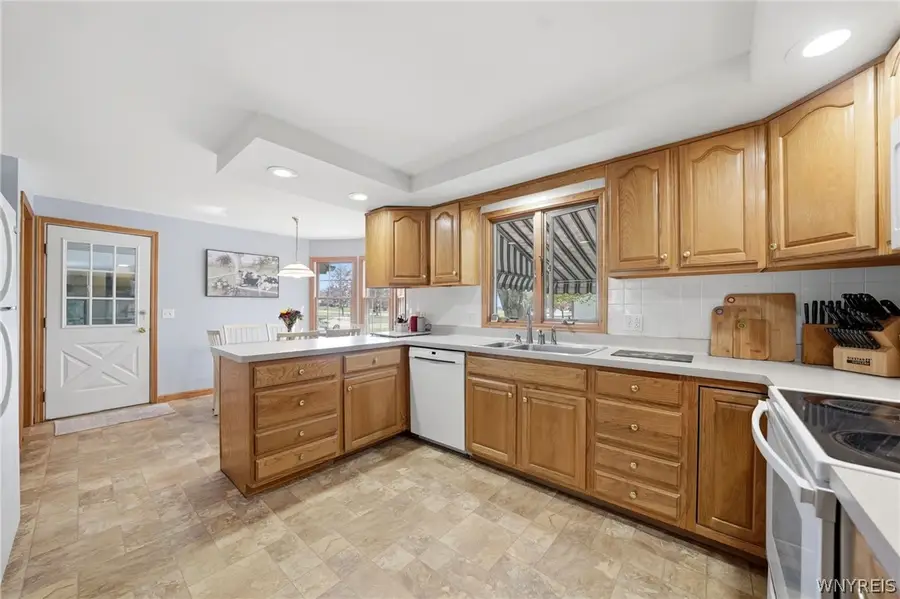 64 Bittersweet Lane, Orchard Park, NY 14127 - #3