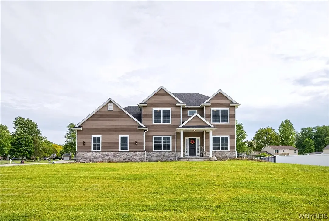 4 Wentworth Drive, Orchard Park, NY 14127 - #1