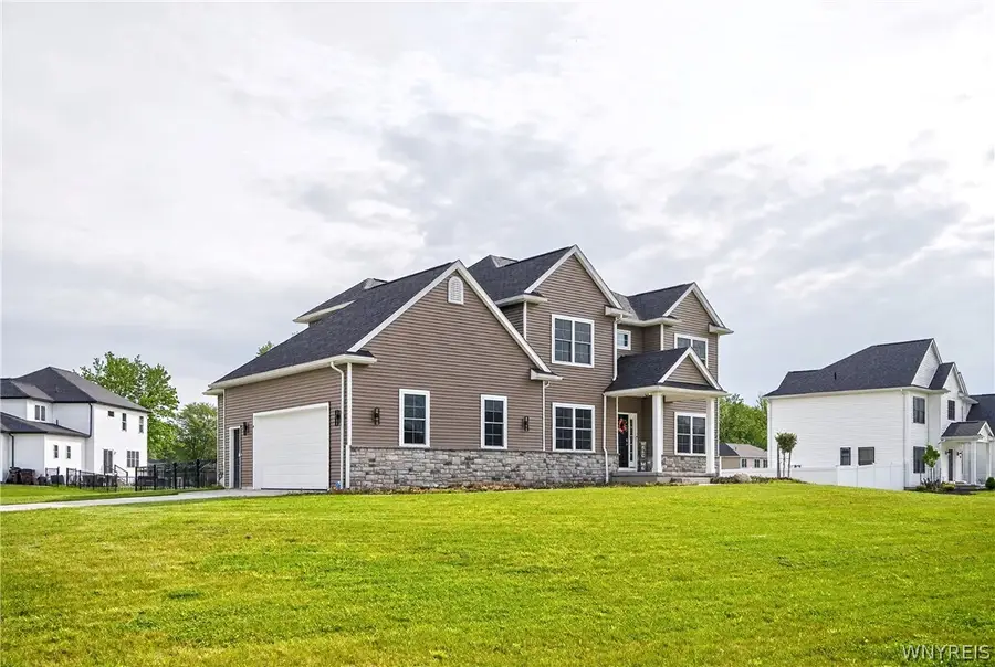 4 Wentworth Drive, Orchard Park, NY 14127 - #3
