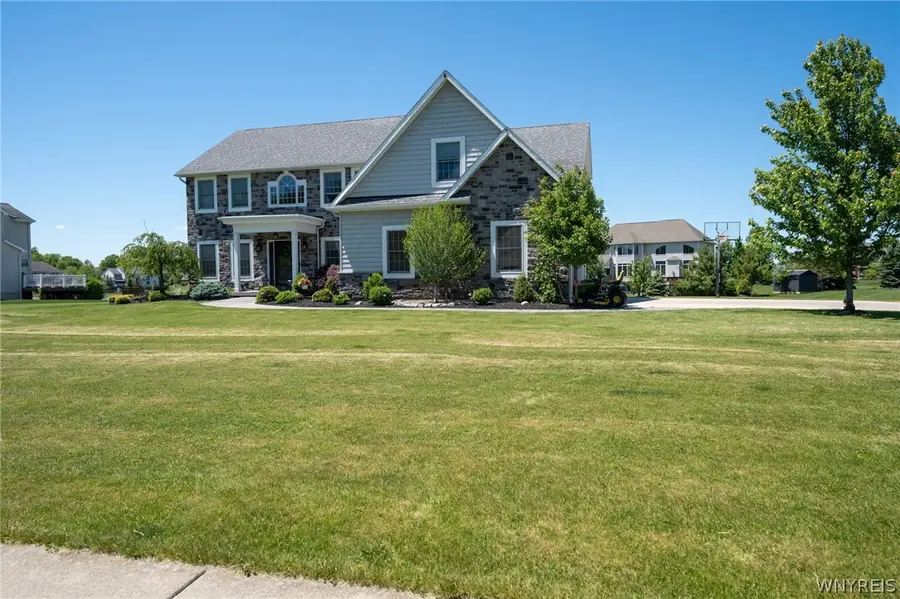 5670 Meadowglen Drive, Clarence Center, NY 14032 - #2