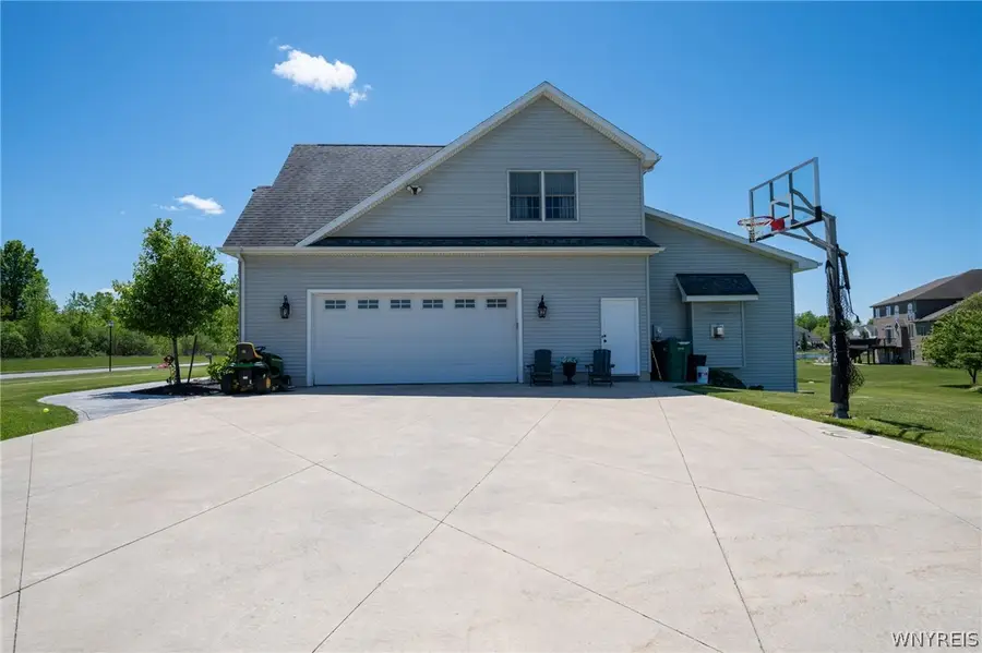 5670 Meadowglen Drive, Clarence Center, NY 14032 - #3