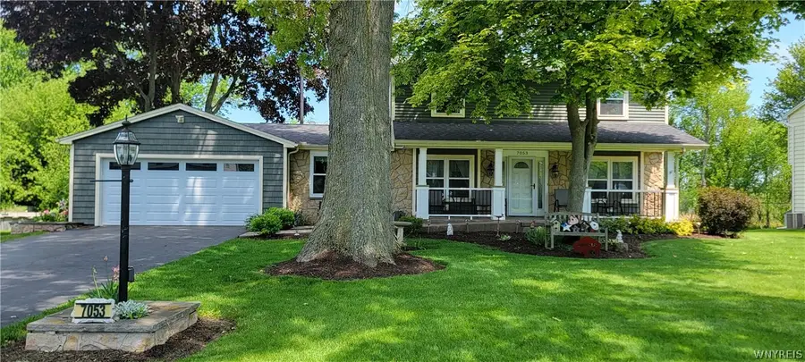 7053 Old English Road, Lockport, NY 14094 - #3