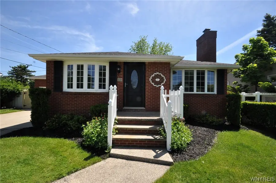 221 N Linden Street, Williamsville, NY 14221 - #2