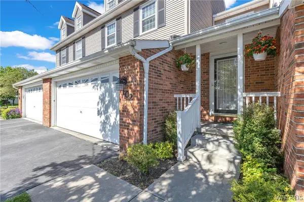 102 Forest Edge Drive, East Amherst, NY 14051