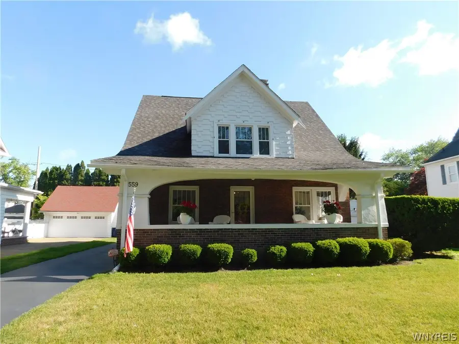 559 Willow St, Lockport, NY 14094 - #3