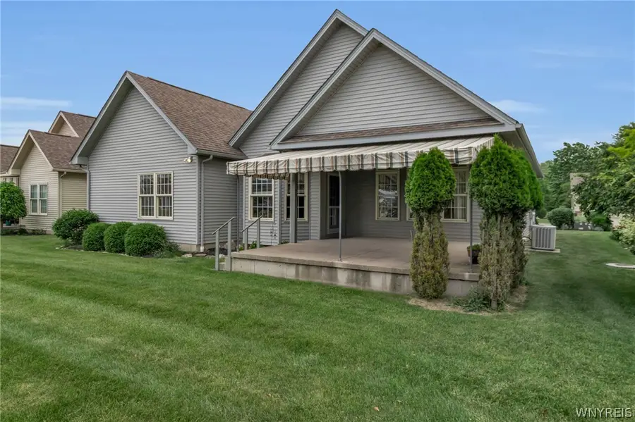 6843 Lock Haven Drive, Lockport, NY 14094 - #2