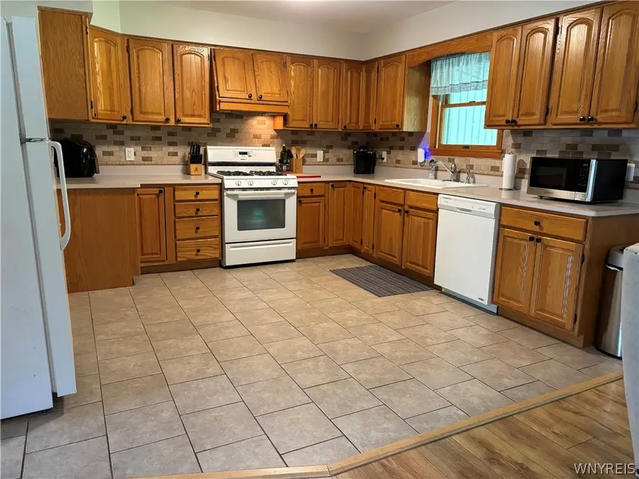 7020 Potter Road, Derby, NY 14047 - #3