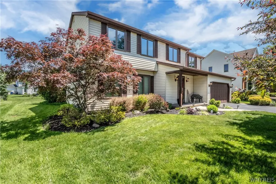 402 Glen Oak Dr, East Amherst, NY 14051 - #3